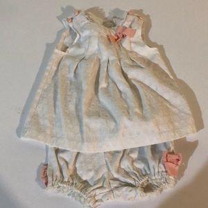 Heirlooms white textured outfit size 3-6m